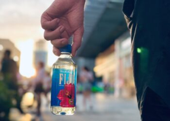 喝礦泉水上傳時尚街拍到IG 有機會贏得一年份好水