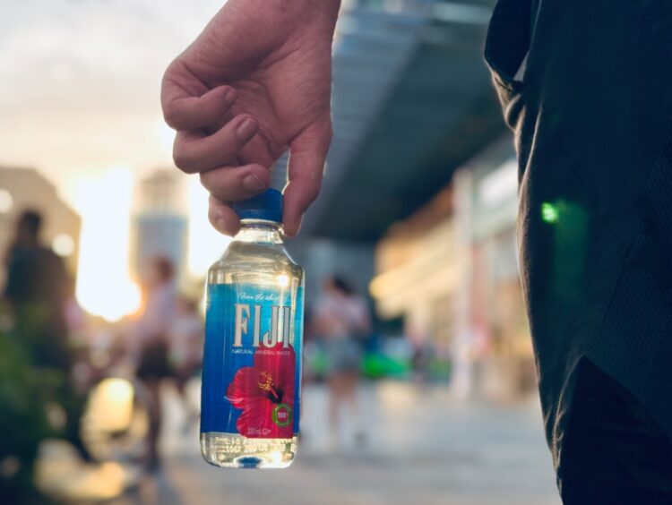 喝礦泉水上傳時尚街拍到IG 有機會贏得一年份好水