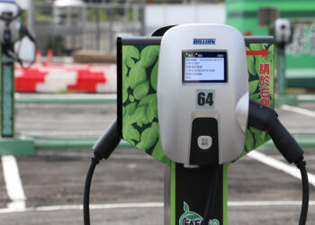 全台最大單場域充電站啟用 盛益攜手三啟共拓創新充電商機