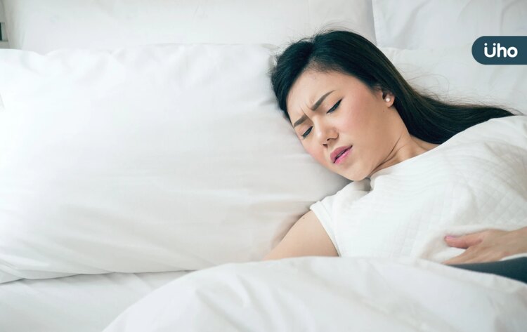 睡前做「1事」小心胃食道逆流!醫揭「正確睡姿」床頭抬高●●公分 睡前做「1事」小心胃食道逆流!醫揭「正確睡姿」床頭抬高●●公分