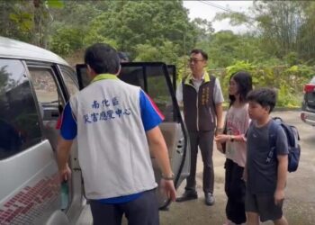 防範颱風山陀兒-臺南市被預防性疏散撤離-沙包防水擋板嚴陣以待