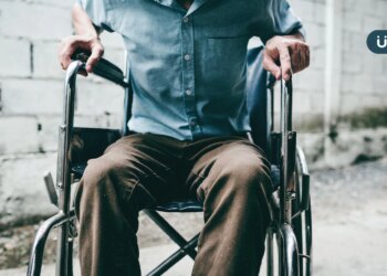 長輩坐輪椅有哪些風險？撞到頭、跌倒、頭暈⋯當心「這種輪椅」更危險