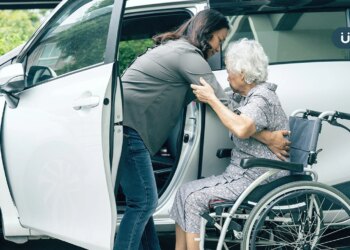 照顧者必備！8招「身體力學技巧」有效減少腰痛：用1部位當支點