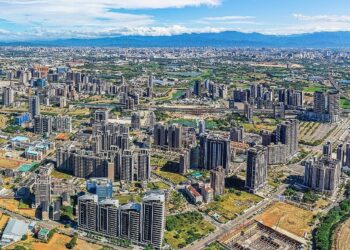 建商「養地不動工」得補貸款差額！央行下重手後…高雄市府賣地上演「掃地秀」桃園卻冷清清