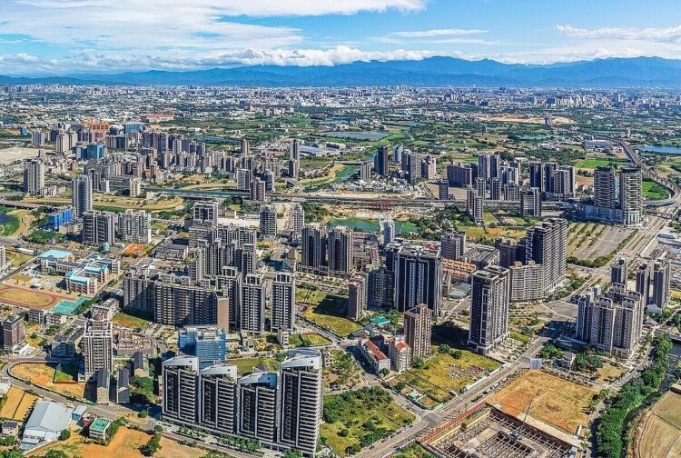 建商「養地不動工」得補貸款差額!央行下重手後...高雄市府賣地上演「掃地秀」桃園卻冷清清 建商「養地不動工」得補貸款差額!央行下重手後…高雄市府賣地上演「掃地秀」桃園卻冷清清