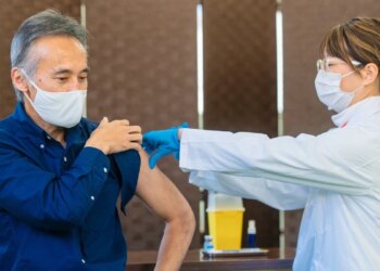 高風險族群當心！流感+帶狀疱疹恐成今年秋冬雙重威脅，慢性病患風險翻倍