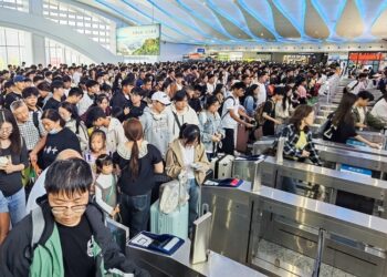 跨區域流動量突破3億人次-中國大陸國慶假期交通熱潮再現