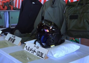 40萬美金！f-35頭盔跟我們f-16v的（jhmcs）頭盔是一樣價錢！