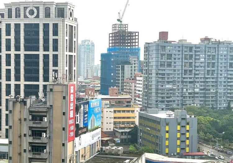 總裁3句話房市大海嘯 房仲全聯會急上書提9點訴求 總裁3句話房市大海嘯-房仲全聯會急上書提9點訴求