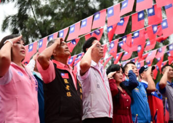 中壢國旗屋升旗典禮盛況空前-旗海飄揚展現愛國熱情(台灣線報)