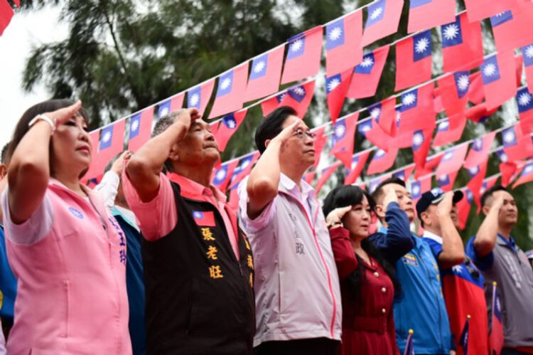 中壢國旗屋升旗典禮盛況空前 旗海飄揚展現愛國熱情(台灣線報) 中壢國旗屋升旗典禮盛況空前-旗海飄揚展現愛國熱情(台灣線報)