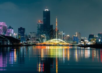 ttxc最大地景作品今晚登場-大港橋科技光影展演奇幻絢爛