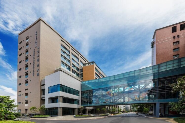 高醫系統與衛生局交鋒:小港醫院再陷入經營爭議,第二戰場開啟 高醫系統與衛生局交鋒:小港醫院再陷入經營爭議,第二戰場開啟