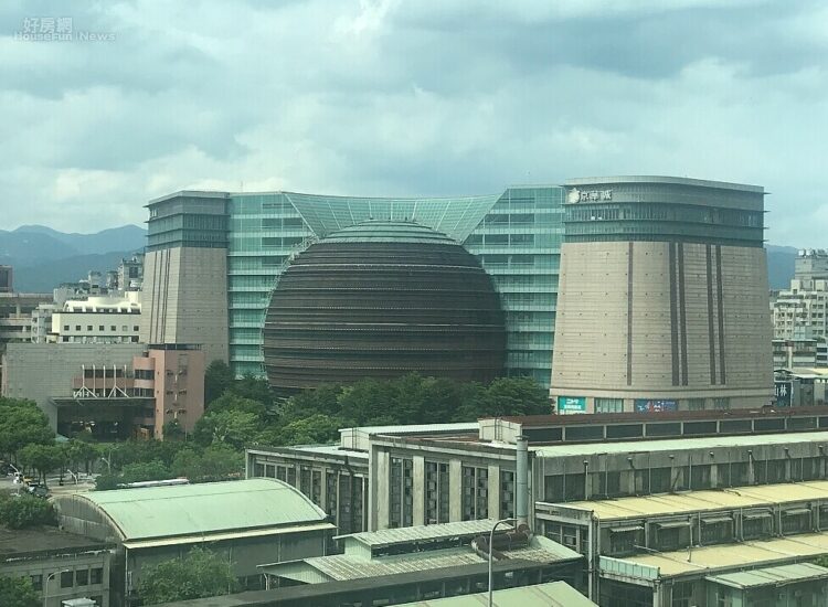 市府容積獎勵大撒幣 專家批:花數十、數百億換來公共負擔 市府容積獎勵大撒幣-專家批:花數十、數百億換來公共負擔