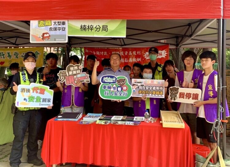 重陽回溫兒時趣 楠梓宣導團用遊戲告訴你反詐、交安小撇步 重陽回溫兒時趣-楠梓宣導團用遊戲告訴你反詐、交安小撇步