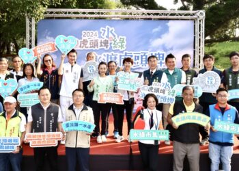 千名泳者挑戰泳渡新化虎頭埤