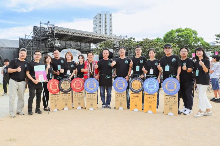 阿里山咖啡亮相沖繩10萬人次市集,大批咖啡迷熱情參與試飲活動 阿里山咖啡亮相沖繩10萬人次市集,大批咖啡迷熱情參與試飲活動