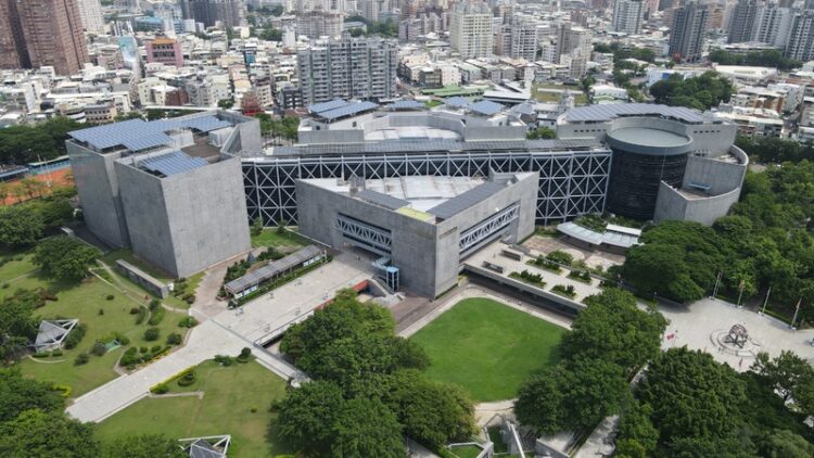 風災前空拍看科工館及高雄都會區變遷之美-（有片）