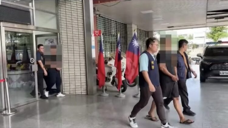 楠梓警全面防制ATM詐騙提領 圍捕車手破窗逮人送辦 楠梓警全面防制atm詐騙提領- 圍捕車手破窗逮人送辦