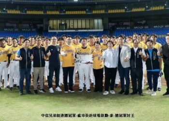 中信兄弟挺進總冠軍-盧秀燕赴球場鼓勵「象」總冠軍封王