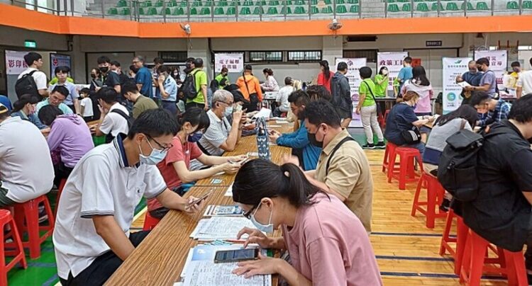 1200個工作機會來面試就給糖 10/26上午福誠高中聯合徵才活動 1200個工作機會來面試就給糖-10/26上午福誠高中聯合徵才活動