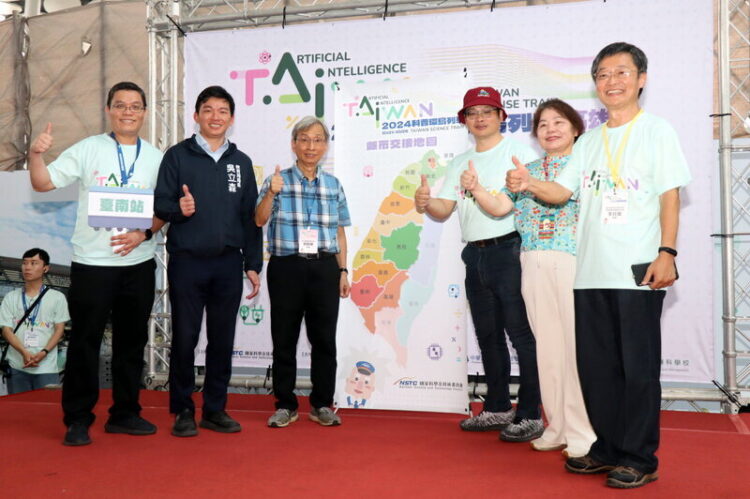 2024年臺灣科普環島列車抵達高雄,400名中小學生體驗科學饗宴 2024年臺灣科普環島列車抵達高雄,400名中小學生體驗科學饗宴