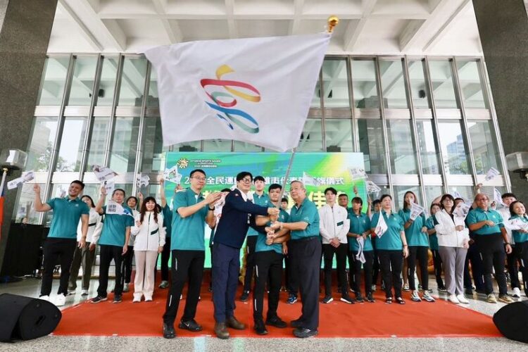 勉勵選手穿金戴銀 113年全民運動會高雄代表隊授旗 獎金加碼 勉勵選手穿金戴銀-113年全民運動會高雄代表隊授旗-獎金加碼