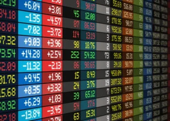 台股早盤飆升百點，分析師預測「光復」行情？