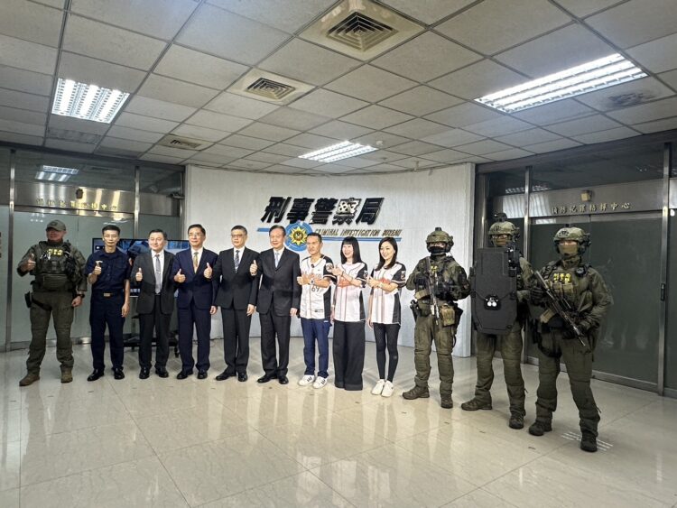 愛爾麗集團致贈刑事局-新式美製高科技防彈盾牌系統-強化打擊犯罪能量與提升執勤安全