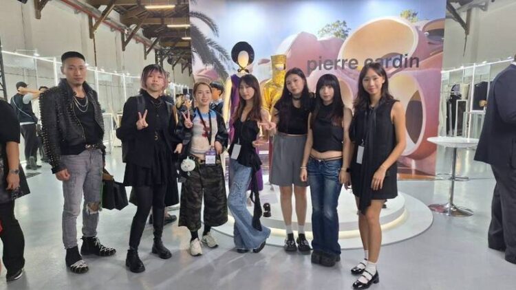 2024皮爾卡登全球青年設計師大賽 樹科大流設系陳柏翰奪首獎 黃苡婷獲佳作 2024皮爾卡登全球青年設計師大賽-樹科大流設系陳柏翰奪首獎-黃苡婷獲佳作