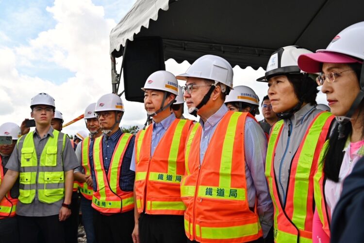 行政院長卓榮泰視察花東鐵路雙軌電氣化計畫 盼如期完成通車目標 行政院長卓榮泰視察花東鐵路雙軌電氣化計畫-盼如期完成通車目標