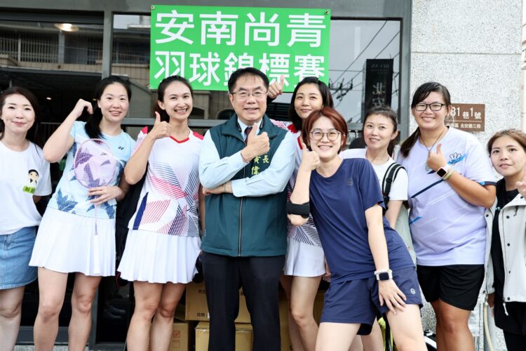 市長黃偉哲驚喜現身【安南尚青第一屆羽球錦標賽熱血開打】 承諾設置更多運動場域 市長黃偉哲驚喜現身【安南尚青第一屆羽球錦標賽熱血開打】-承諾設置更多運動場域