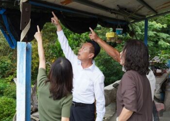 翁章梁勘查中埔地震災情，將協助儘速復原