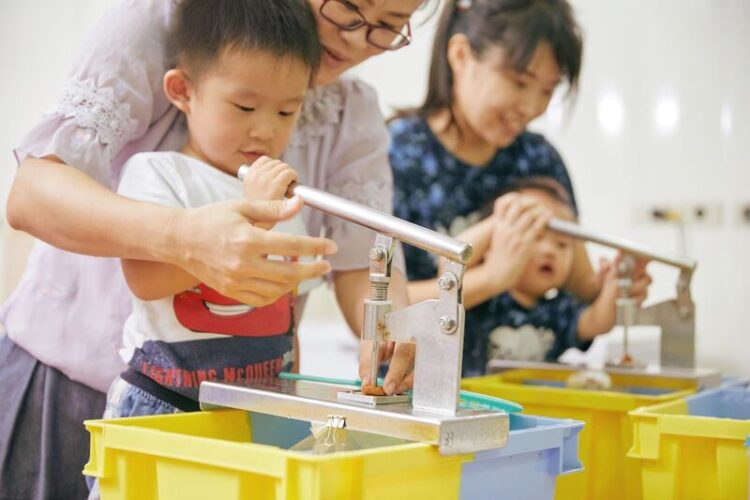 嘉義縣推梅山親子遊多元玩法 登雲梯、走步道、吃美食、玩醃梅 嘉義縣推梅山親子遊多元玩法-登雲梯、走步道、吃美食、玩醃梅