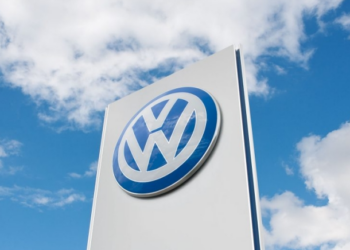 福斯汽車面臨嚴峻挑戰，擴大範圍計劃關閉多家德國工廠並大規模裁員