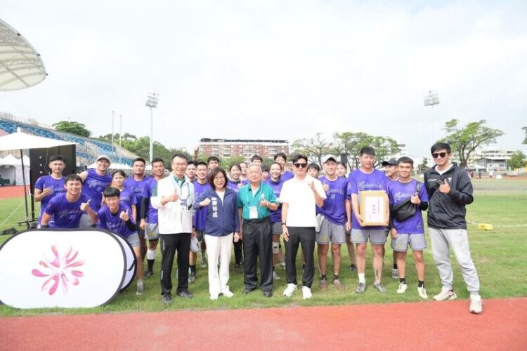 康議長赴全民運動會 為飛盤項目高雄代表隊加油打氣! 康議長赴全民運動會-為飛盤項目高雄代表隊加油打氣!