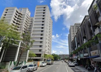 透天厝遭新大樓包圍！屋主擔憂「10年後難換房」-他吐實一句：不相信賣不掉