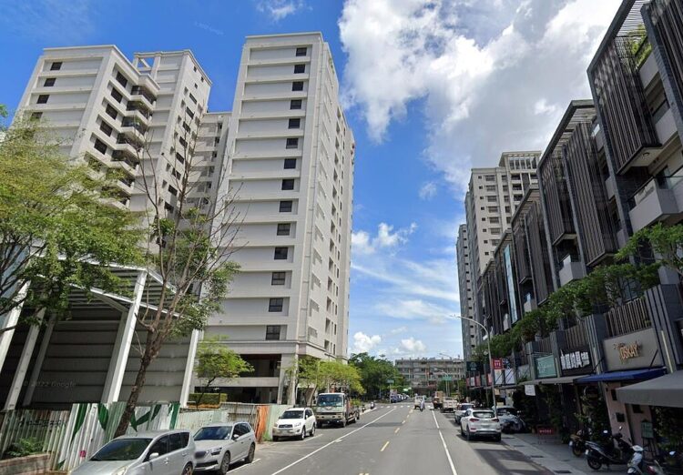 透天厝遭新大樓包圍!屋主擔憂「10年後難換房」 他吐實一句:不相信賣不掉 透天厝遭新大樓包圍!屋主擔憂「10年後難換房」-他吐實一句:不相信賣不掉