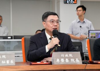 卓榮泰院長視察氣象署-關心康芮颱風動態及應變準備