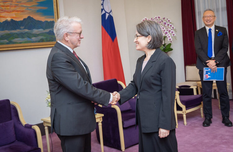 副總統蕭美琴接見歐洲議會訪團 感謝促進臺歐盟夥伴關係 副總統蕭美琴接見歐洲議會訪團-感謝促進臺歐盟夥伴關係