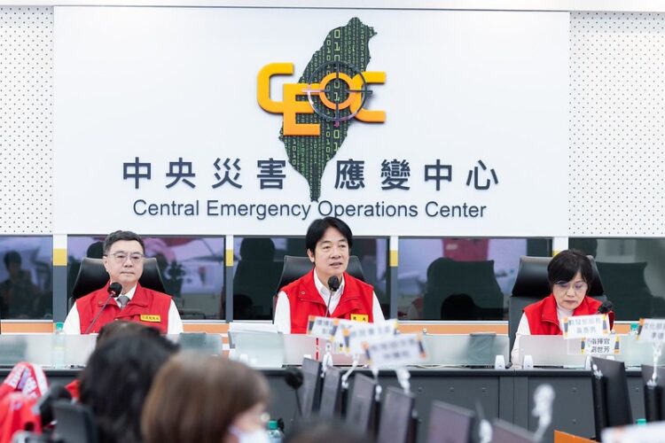 總統賴清德視察中央災害應變中心 強調全力防救災 總統賴清德視察中央災害應變中心-強調全力防救災