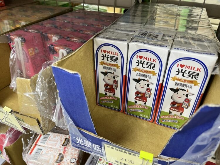 志工家長協力配送 已喝到第一次鮮奶學校約達採購校數7成 志工家長協力配送-已喝到第一次鮮奶學校約達採購校數7成