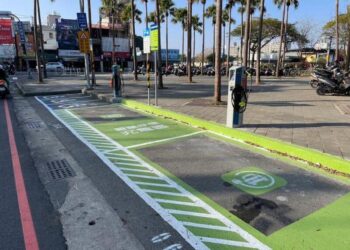 臺南市智慧路邊停車計費系統再創紀錄-一舉囊獲第22屆金擘獎三大獎