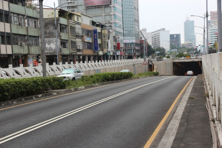 高雄市苓雅區中正地下道，於11月7日進行地下道安全檢測，敬請行經車輛提前改道並注意行車安全