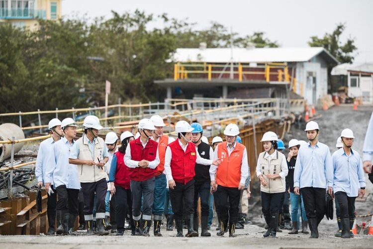 賴清德總統視察宜蘭五結防潮閘門改善工程 強調中央協助地方推動水利建設 賴清德總統視察宜蘭五結防潮閘門改善工程-強調中央協助地方推動水利建設