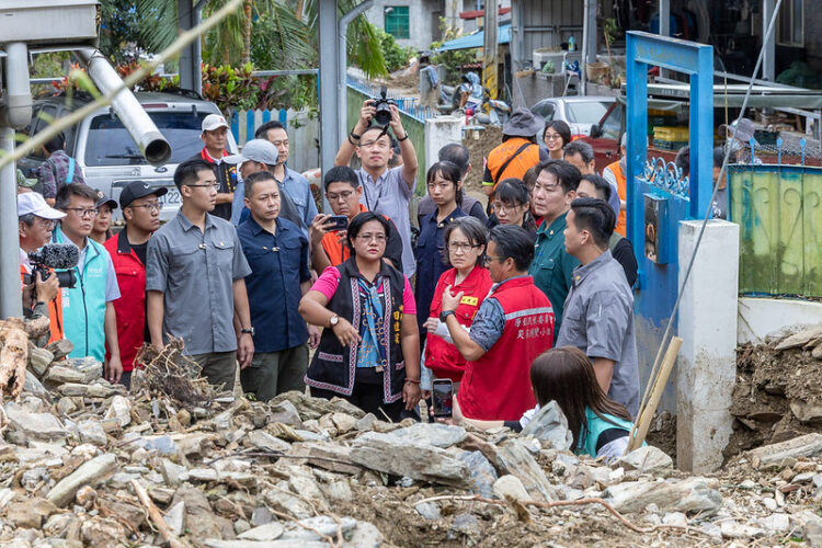 副總統蕭美琴赴花蓮視察農災狀況 期盼部落早日恢復生活 副總統蕭美琴赴花蓮視察農災狀況-期盼部落早日恢復生活