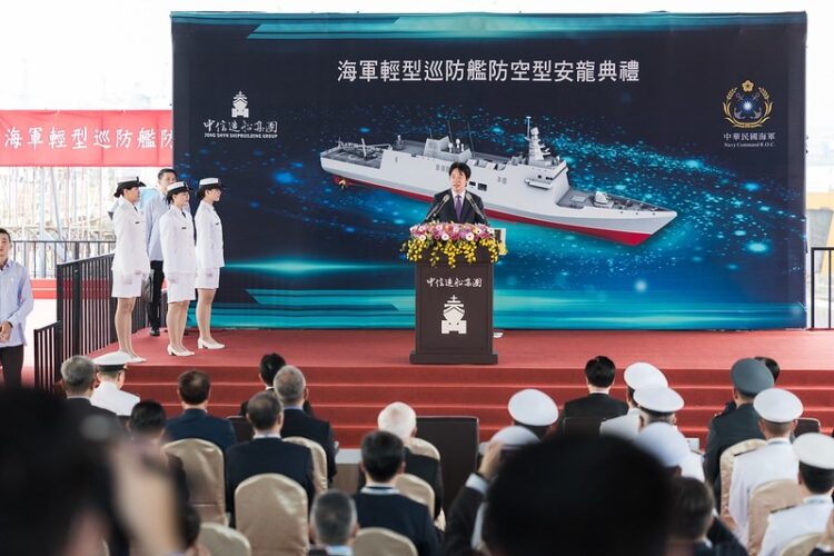 賴清德總統主持海軍輕型巡防艦安龍典禮 強調國艦國造政策的重要性 賴清德總統主持海軍輕型巡防艦安龍典禮-強調國艦國造政策的重要性