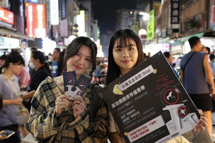 StrayKids旋風襲捲大高雄 破百粉絲商圈大跳K-POP舞蹈 在地名店加碼優惠助攻追星商機 straykids旋風襲捲大高雄-破百粉絲商圈大跳k-pop舞蹈-在地名店加碼優惠助攻追星商機