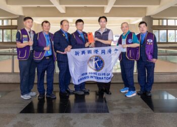 毒駕車禍重創兩家庭-賴志明會長帶領新竹市新興國際同濟會啟動募款援助-虎林國小校長林啟誠頒發感謝狀