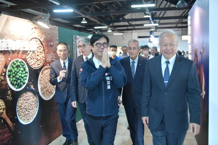 「經典」特展 首見洞悉打狗城的銳變 卅二天的展期在駁二 「經典」特展-首見洞悉打狗城的銳變-卅二天的展期在駁二